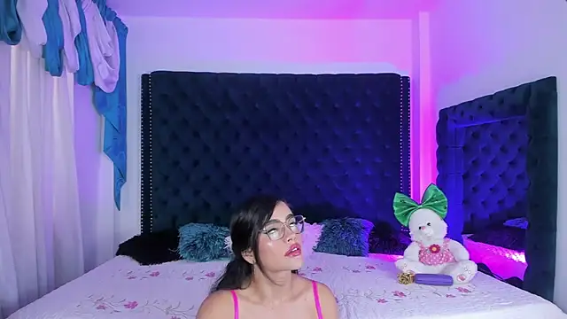 nikolsmithh online show from December 16, 7:18 pm