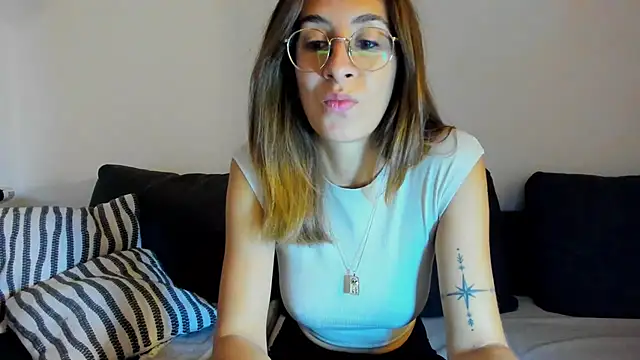 Snapshot of DesireMore90 chatting on October 8, 5:31 am DesireMore90 online show from October 8, 5:31 am