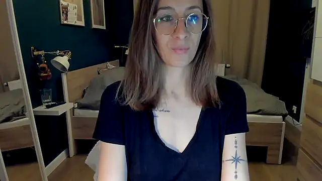 Snapshot of DesireMore90 chatting on April 28, 10:47 pm DesireMore90 online show from April 28, 10:47 pm