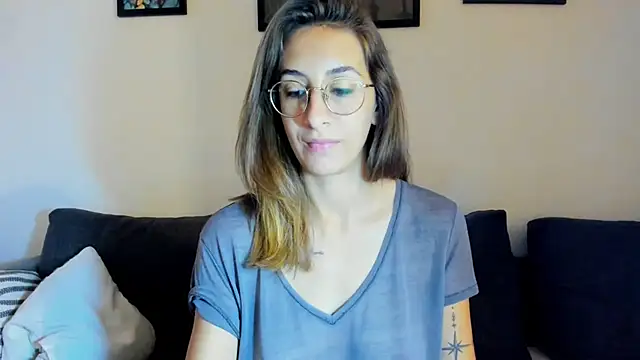 Snapshot of DesireMore90 chatting on October 16, 7:33 pm DesireMore90 online show from October 16, 7:33 pm