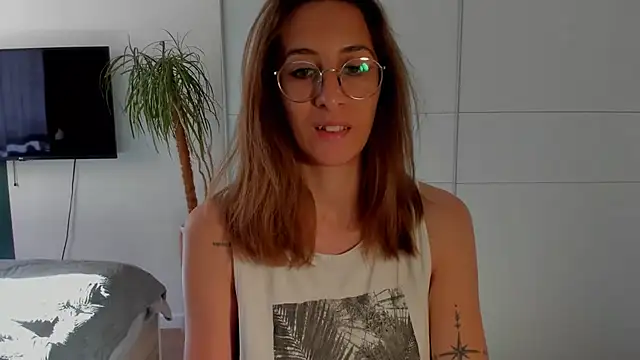 Snapshot of DesireMore90 chatting on May 27, 3:19 pm DesireMore90 online show from May 27, 3:19 pm