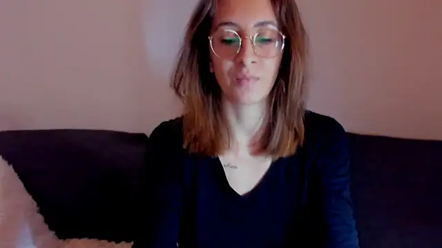 DesireMore90 online show from March 3, 5:20 pm