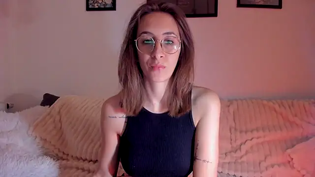 DesireMore90 online show from March 18, 11:59 pm