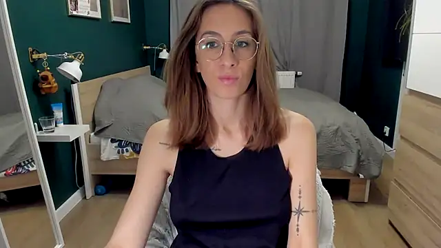 Snapshot of DesireMore90 chatting on April 26, 8:28 pm DesireMore90 online show from April 26, 8:28 pm