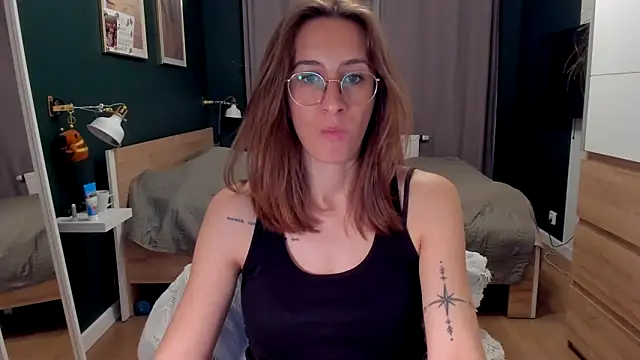 Snapshot of DesireMore90 chatting on April 23, 6:42 pm DesireMore90 online show from April 23, 6:42 pm