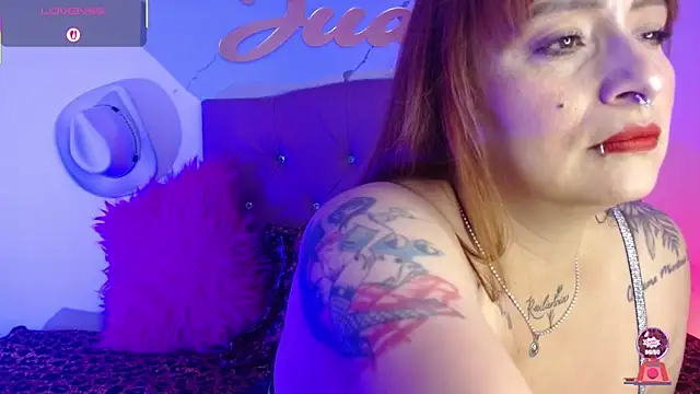 juanitared online show from June 11, 12:01 am