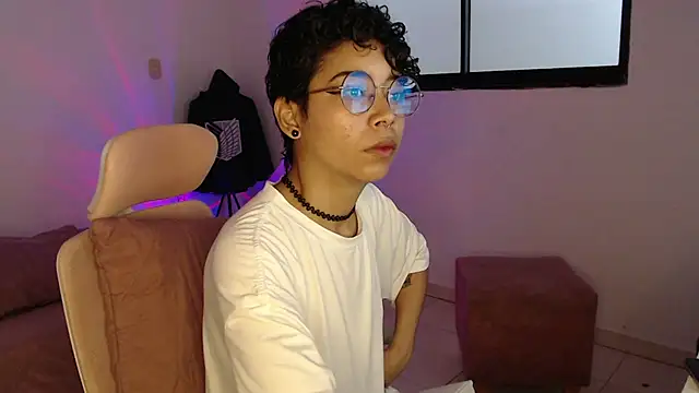 Snapshot of Putaku_San chatting on June 1, 12:05 pm Putaku San online show from June 1, 12:05 pm