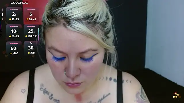 Snapshot of miley_jensen chatting on October 24, 9:47 pm miley jensen online show from October 24, 9:47 pm