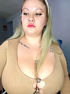 Snapshot of miley_jensen chatting on December 13, 8:04 pm miley jensen online show from December 13, 8:04 pm