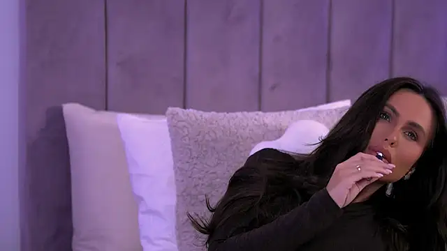 Snapshot of AnaisBellas chatting on November 22, 12:32 am AnaisBellas online show from November 22, 12:32 am