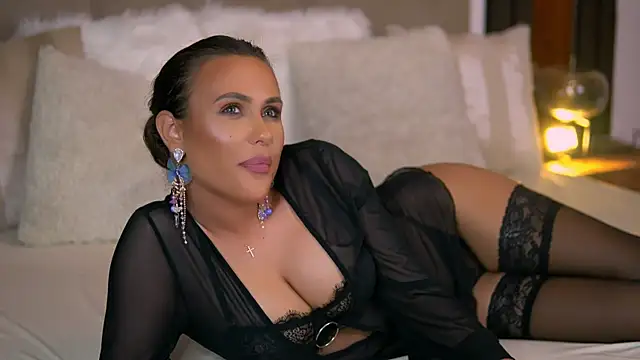 Snapshot of AnaisBellas chatting on February 8, 3:52 am AnaisBellas online show from February 8, 3:52 am