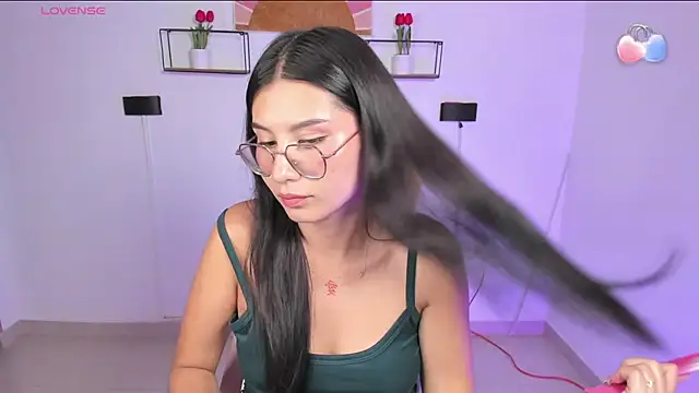 emily villamil online show from May 27, 9:33 pm