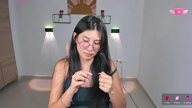 emily villamil online show from November 14, 9:40 pm