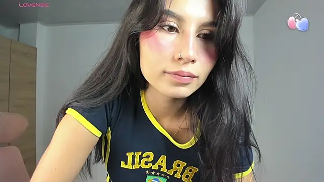 Snapshot of emily_villamil chatting on January 9, 7:43 pm emily villamil online show from January 9, 7:43 pm