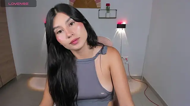 emily villamil online show from April 15, 7:58 pm