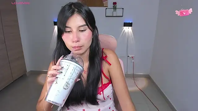 emily villamil online show from October 29, 8:52 pm