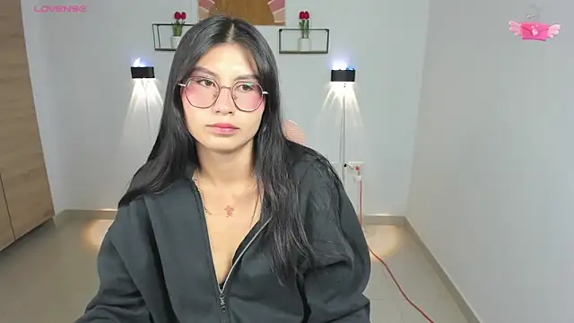 emily villamil online show from November 24, 8:42 pm