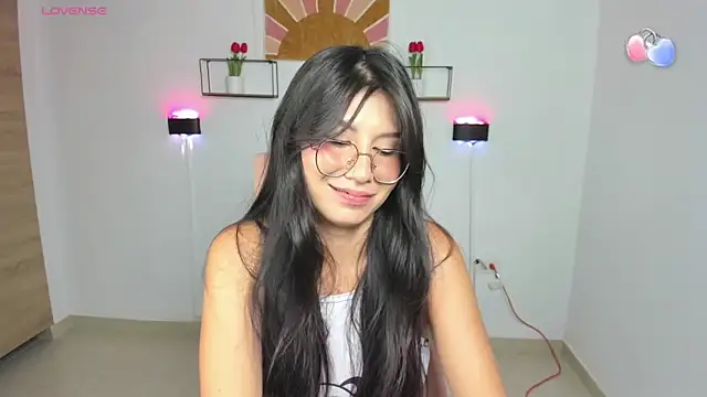 Snapshot of emily_villamil chatting on February 11, 8:31 pm emily villamil online show from February 11, 8:31 pm