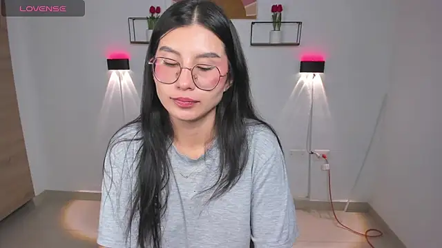 emily villamil online show from May 5, 9:18 pm