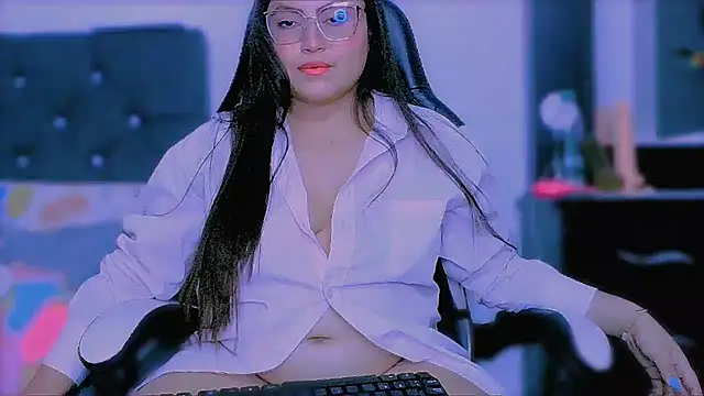 Snapshot of KathieBurning chatting on November 5, 8:34 pm KathieBurning online show from November 5, 8:34 pm