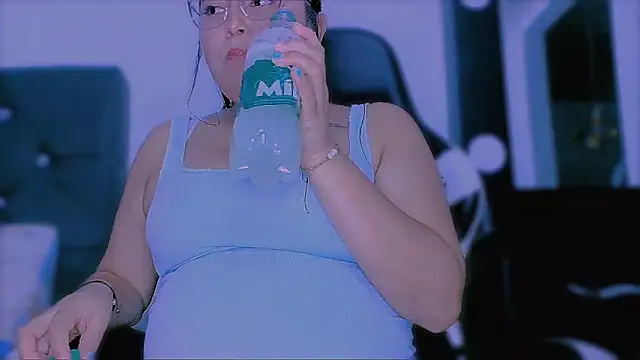 Snapshot of KathieBurning chatting on November 8, 7:28 pm KathieBurning online show from November 8, 7:28 pm