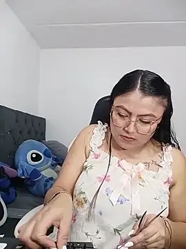 Snapshot of KathieBurning chatting on December 3, 4:28 pm KathieBurning online show from December 3, 4:28 pm