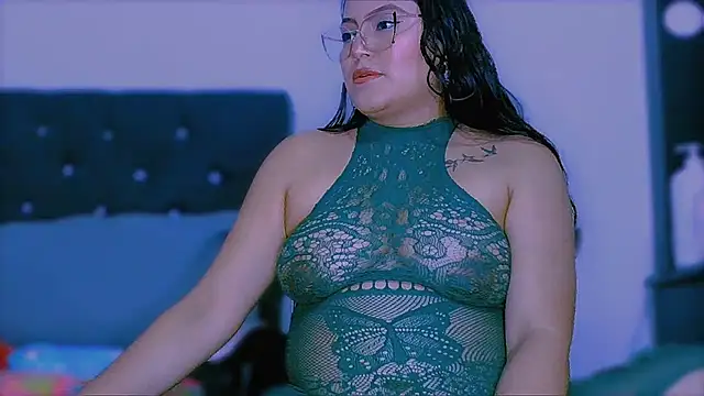 Snapshot of KathieBurning chatting on November 14, 6:00 pm KathieBurning online show from November 14, 6:00 pm