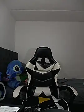 Snapshot of KathieBurning chatting on December 5, 7:01 pm KathieBurning online show from December 5, 7:01 pm