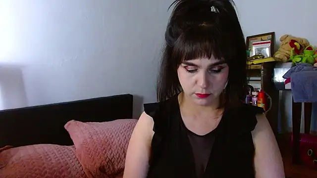 Snapshot of collette_beaufoy_ chatting on June 18, 12:54 pm collette beaufoy online show from June 18, 12:54 pm