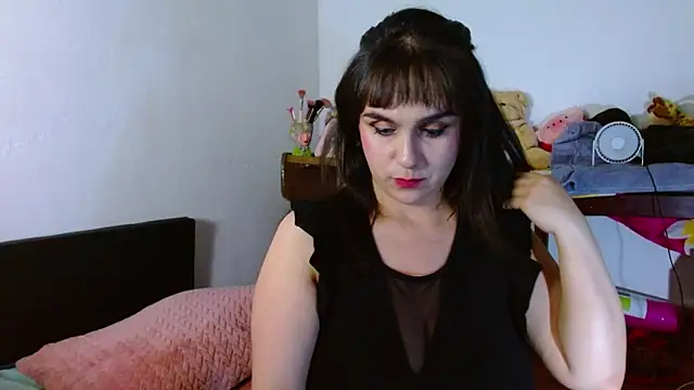 Snapshot of collette_beaufoy_ chatting on June 1, 6:35 am collette beaufoy online show from June 1, 6:35 am