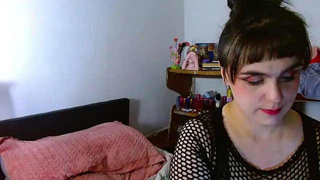 Snapshot of collette_beaufoy_ chatting on June 3, 2:45 am collette beaufoy online show from June 3, 2:45 am