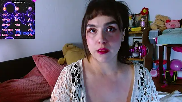 Snapshot of collette_beaufoy_ chatting on July 17, 8:00 am collette beaufoy online show from July 17, 8:00 am