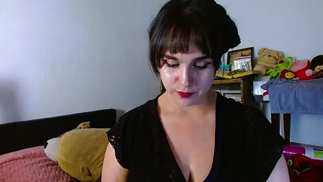 Snapshot of collette_beaufoy_ chatting on June 12, 6:22 am collette beaufoy online show from June 12, 6:22 am