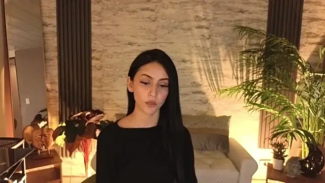 Coralinnee  online show from February 5, 5:36 am