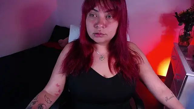 Snapshot of bad_scarlett1 chatting on October 18, 12:01 am bad scarlett1 online show from October 18, 12:01 am