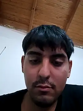 Snapshot of lil_burger chatting on April 4, 8:15 pm lil burger online show from April 4, 8:15 pm