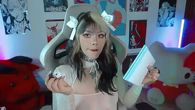 Deadly Doll online show from October 26, 8:31 pm