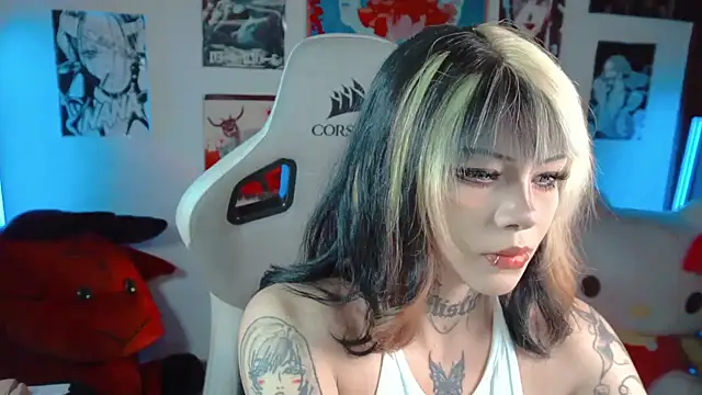 Deadly Doll online show from October 10, 10:54 pm