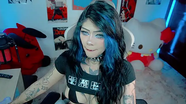 Snapshot of Deadly_Doll chatting on April 26, 7:33 pm Deadly Doll online show from April 26, 7:33 pm