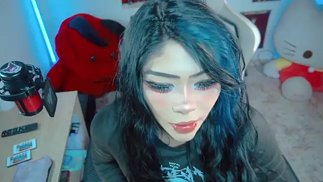 Snapshot of Deadly_Doll chatting on June 12, 10:40 pm Deadly Doll online show from June 12, 10:40 pm