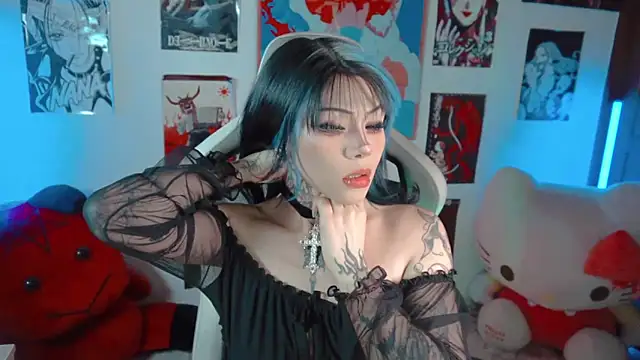 Deadly Doll online show from November 17, 9:19 pm