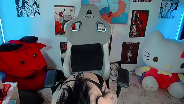 Deadly Doll online show from December 4, 9:36 pm