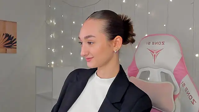 Snapshot of Kelly_Powell chatting on February 16, 12:37 pm Kelly Powell online show from February 16, 12:37 pm