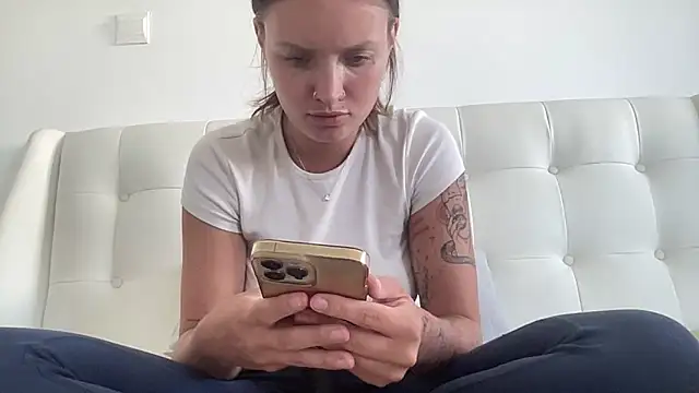 Snapshot of mariemelissah chatting on October 13, 10:06 am mariemelissah online show from October 13, 10:06 am