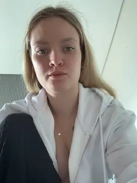 Snapshot of mariemelissah chatting on March 22, 10:28 am mariemelissah online show from March 22, 10:28 am