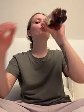 Snapshot of mariemelissah chatting on March 12, 6:11 pm mariemelissah online show from March 12, 6:11 pm