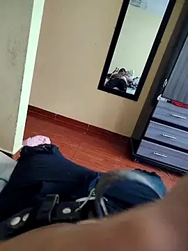 Snapshot of Alexisllanos chatting on March 16, 2:43 pm Alexisllanos online show from March 16, 2:43 pm