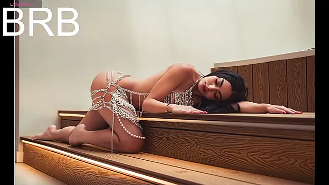 SHANONCLARK online show from March 6, 7:09 pm