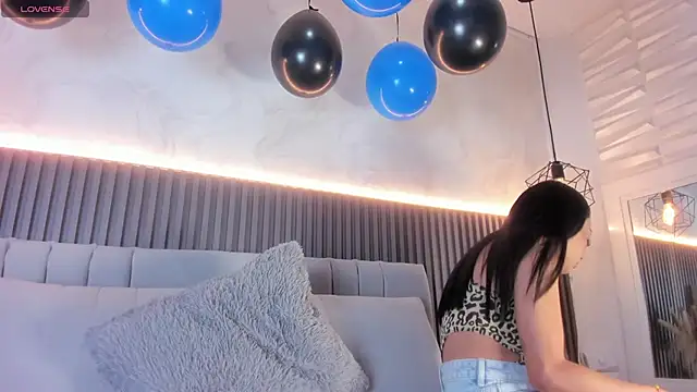 SHANONCLARK online show from November 8, 6:22 pm