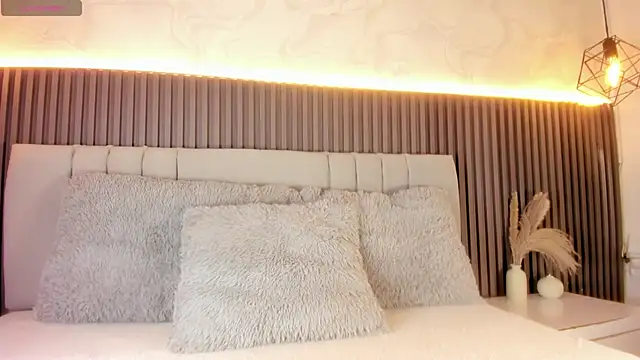 SHANONCLARK online show from November 27, 7:14 pm